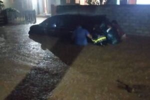 Banjir di Sula, Pagar Tembok Kediaman Wakil Bupati Roboh